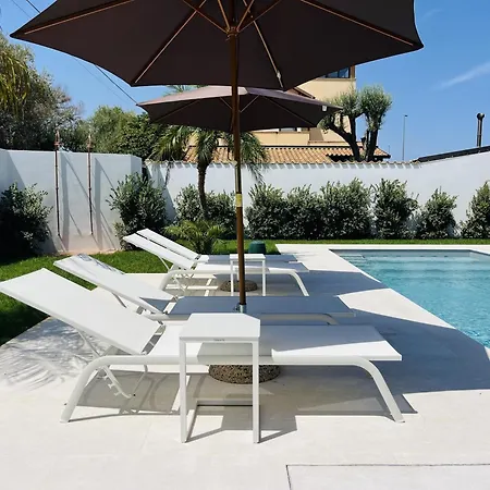 Design With Private Pool *
